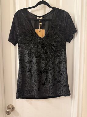 POL Crushed Velvet V-Neck Short Sleeve Top - Black